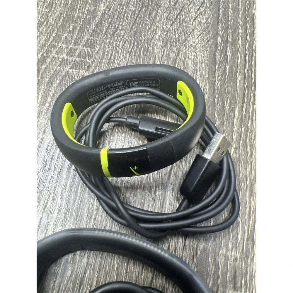 Lot Of 2 Nike + Fuelband SE Activity Tracker Fitness Band Clear Black W/ Charger
